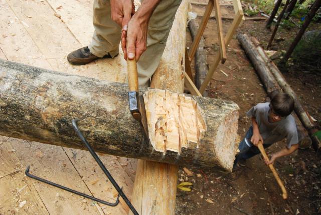 notching wood for log cabin house