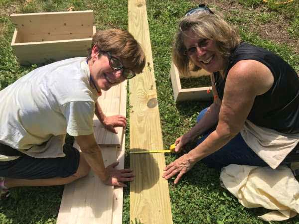 women woodworking in women's carpentry class