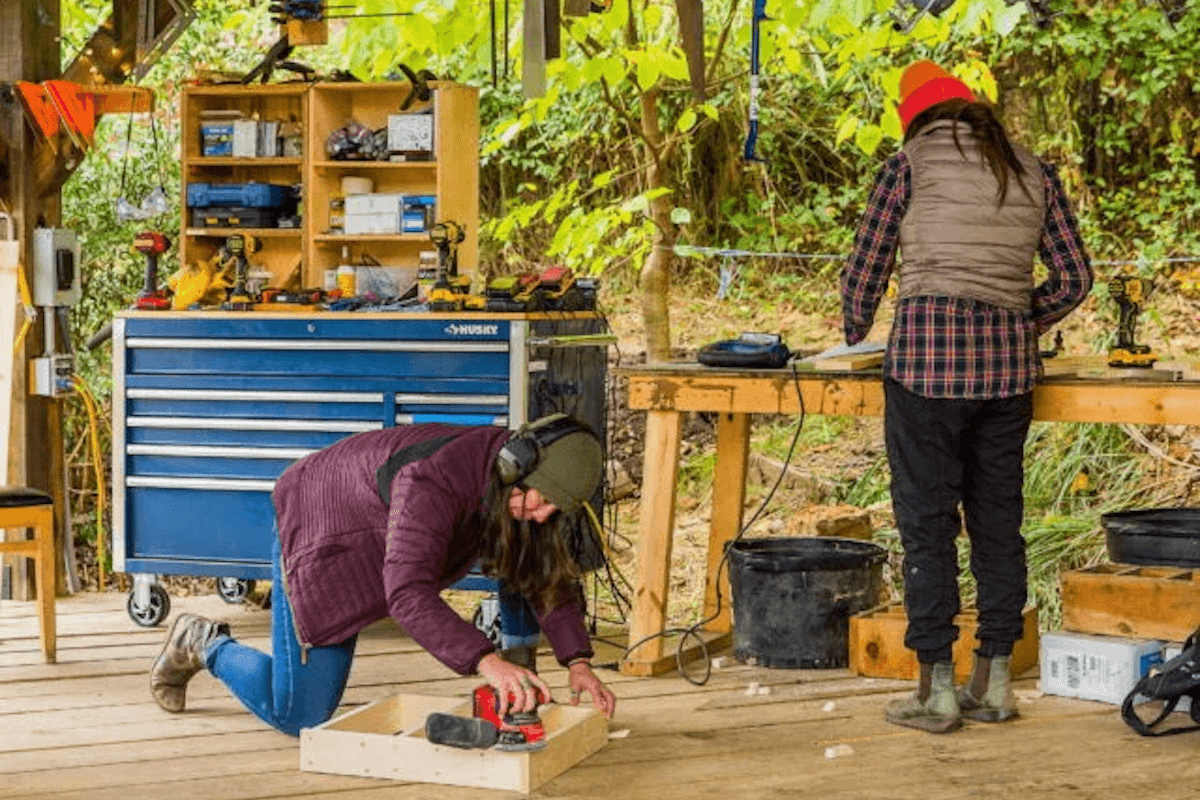 028-projects-WomensCarpentryClasses-WildAbundance2023-SarahTew-e1703356728636